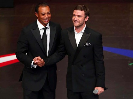 JUSTIN TIMBERLAKE E TIGER WOODS APRONO T-SQUARED SOCIAL, UN BAR SPORT A NEW YORK